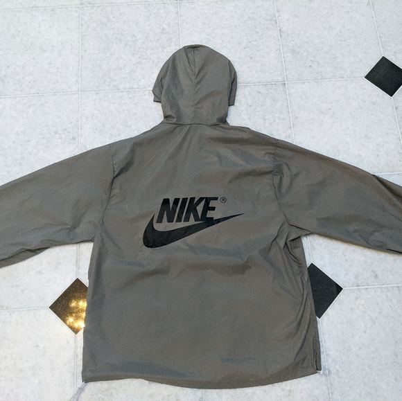 Women's Nike Windbreaker Jacket - Picture 2 of 4